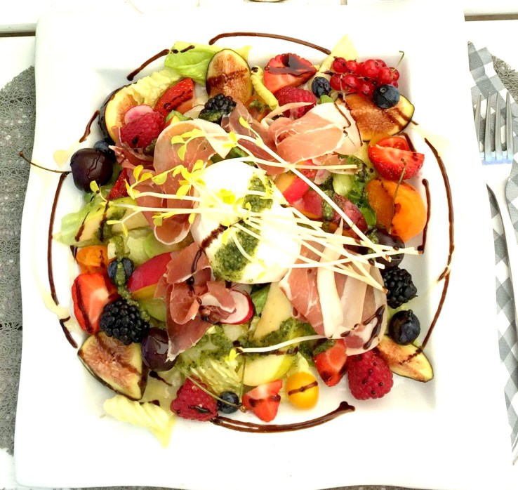 Burratina, Jambon crue et fruit de season